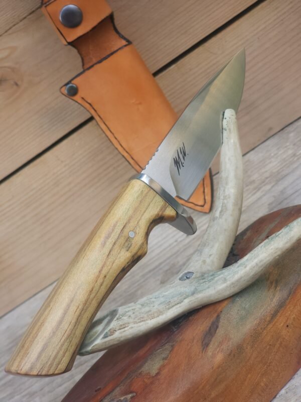 Nitro v Stainless Hunter Knife