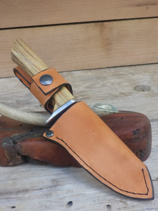 Nitro v Stainless Hunter Knife